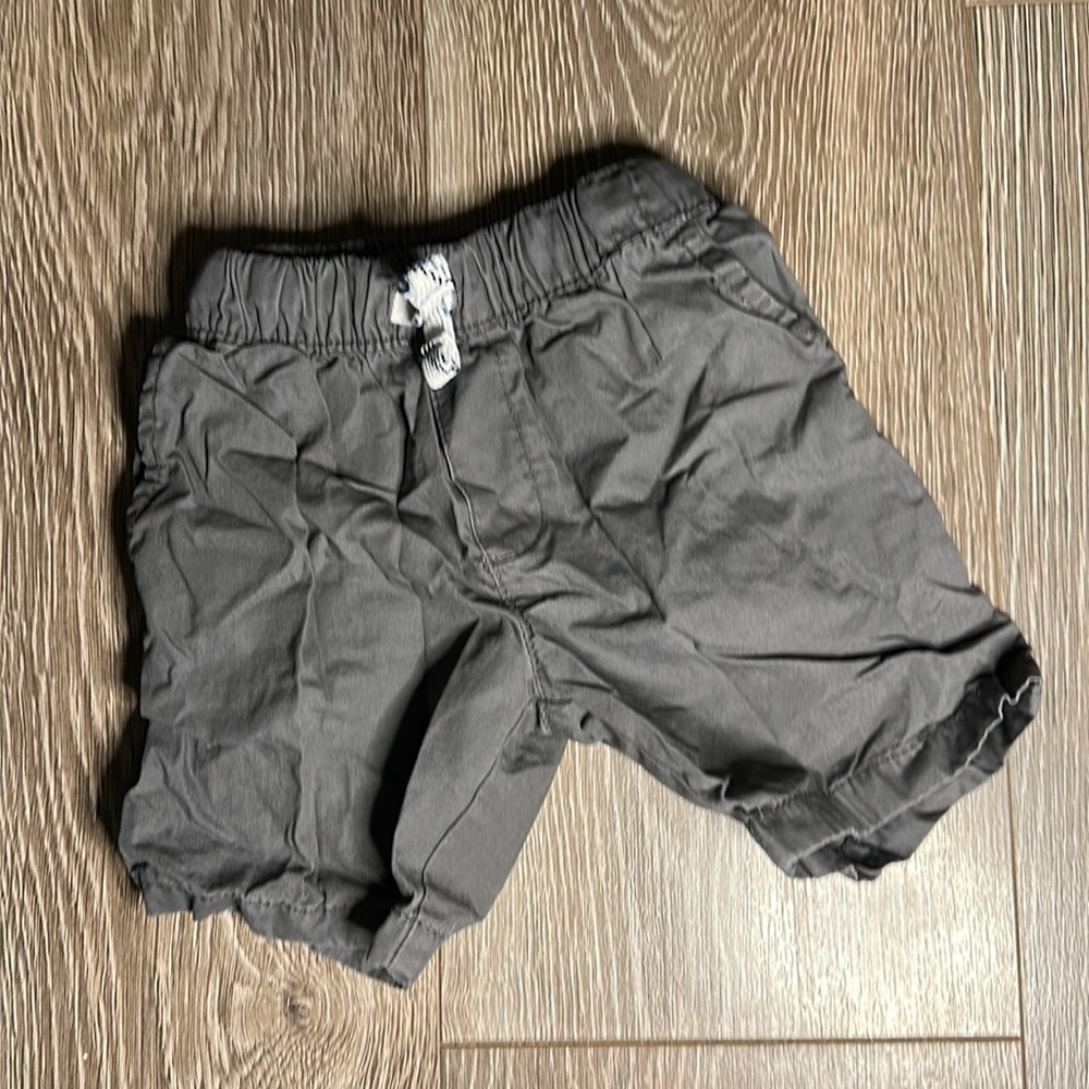 Gray shorts with pockets